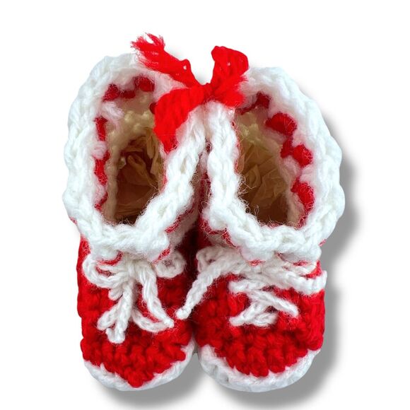 Handmade Red White "Converse" Low Top Crocheted Vintage Baby Booties NEW - Picture 2 of 6